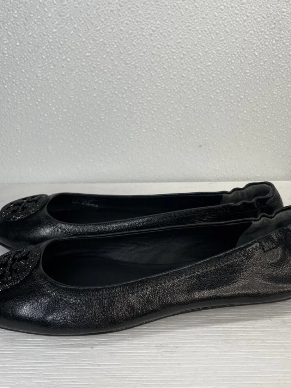 Tory Burch Womens Size 8.5 Minnie Travel Ballet Flat Black Leather Jewled Emblem - Picture 5 of 8